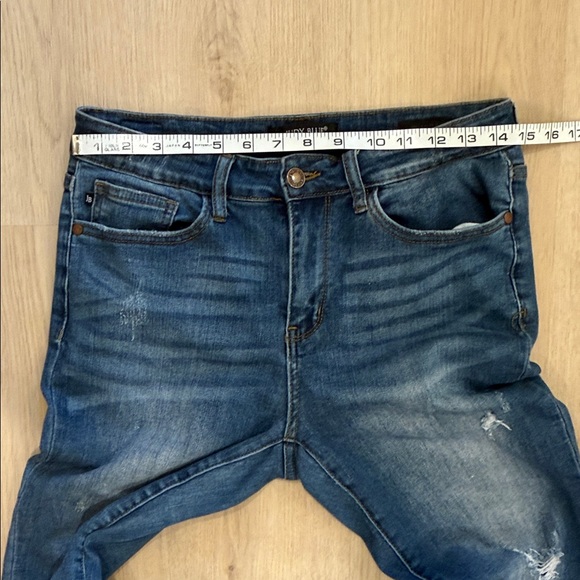 Judy Blue size 30 Classic Women's Distressed Blue Jeans - Picture 4 of 7